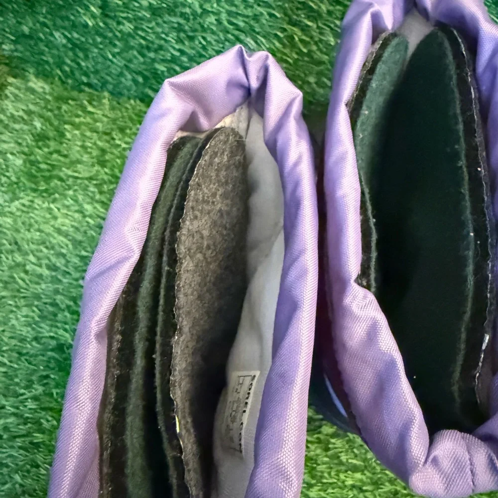 Sorel youth girls Black and Purple waterproof Snow Boots. Size 2y - Picture 5 of 9